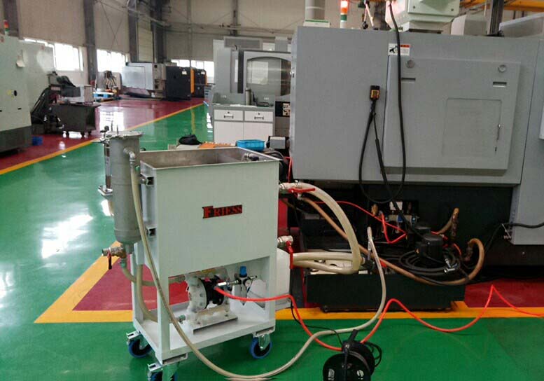 FRIESS SMT500V 连接 CNC 加工中心进行切削液旁路净化