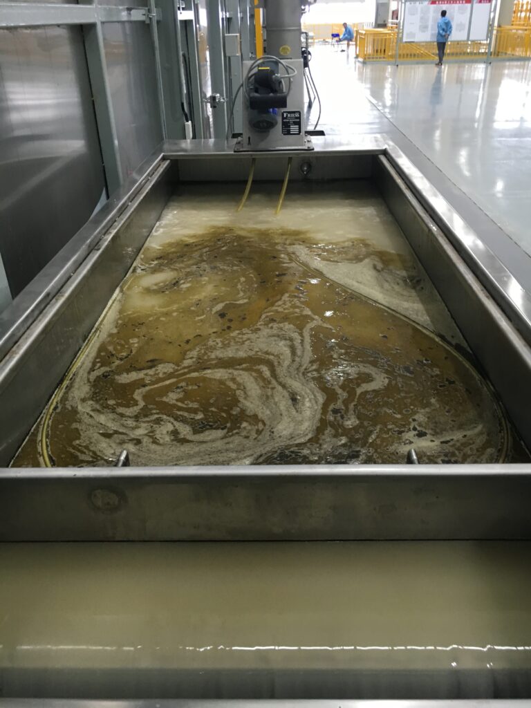 Front view of an SMT-FL separator tank showing the floating oil layer and tube skimmer